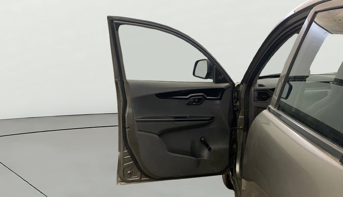 2018 Mahindra Kuv100 K2 TRIP D, Diesel, Manual, 68,537 km, LHS Front Door