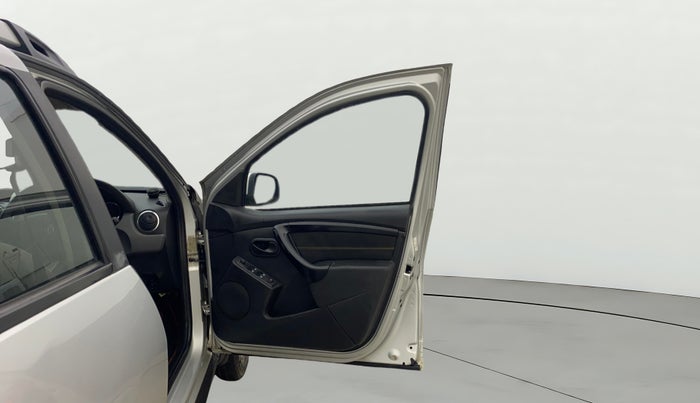 2017 Renault Duster 85 PS RXS SANDSTORM EDITION DIESEL, Diesel, Manual, 1,16,512 km, RHS Front Door