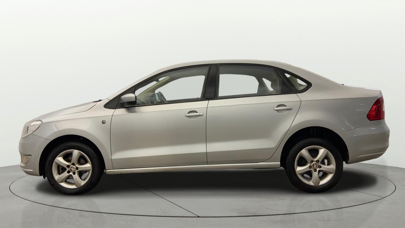2013 Skoda Rapid ELEGANCE 1.6 MPI MT, Petrol, Manual, 84,349 km, Left Side
