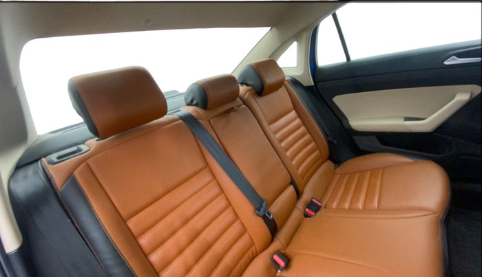 2022 Volkswagen VIRTUS HIGHLINE TSI 1.0 AT, Petrol, Automatic, 26,757 km, Right Side Rear Door Cabin