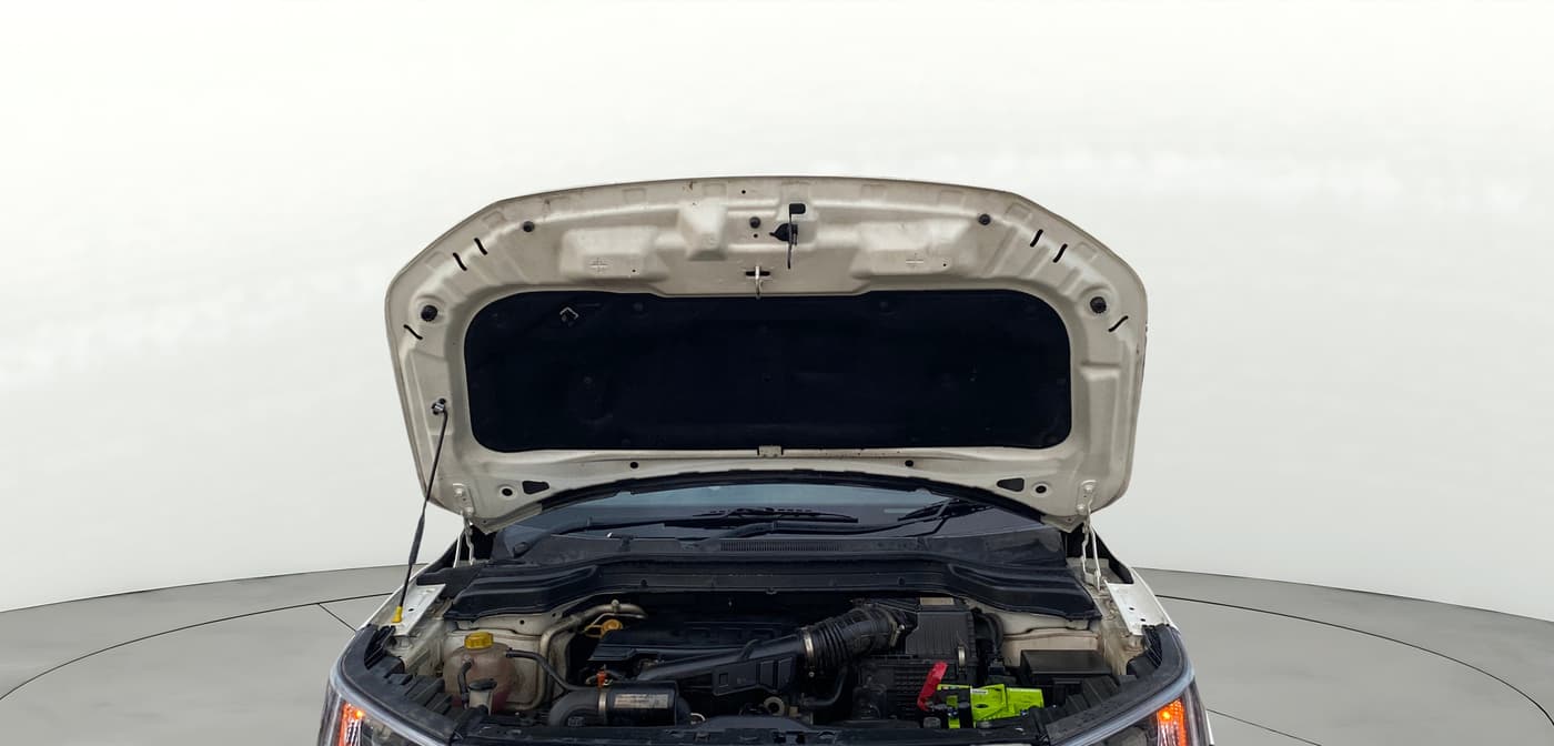 2021 Mahindra XUV300 W8 1.2 PETROL, Petrol, Manual, 38,257 km, Open Bonet