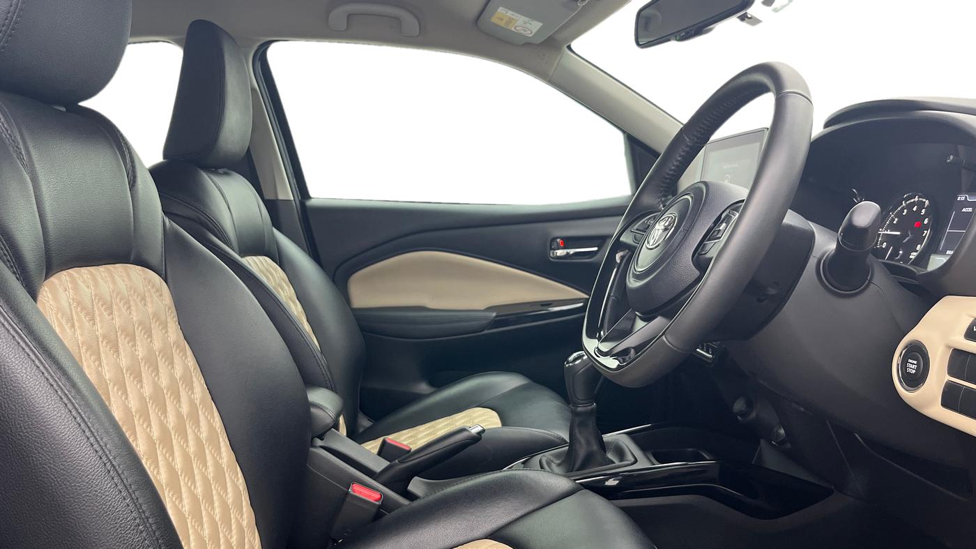 2024 Toyota Glanza V, Petrol, Manual, 16,207 km, Right Side Front Door Cabin