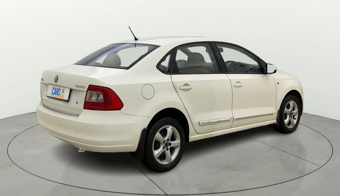 2014 Skoda Rapid ELEGANCE 1.6 MPI AT, Petrol, Automatic, 62,543 km, Right Back Diagonal