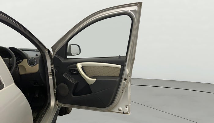 2013 Renault Duster RXL PETROL, Petrol, Manual, 1,35,055 km, RHS Front Door