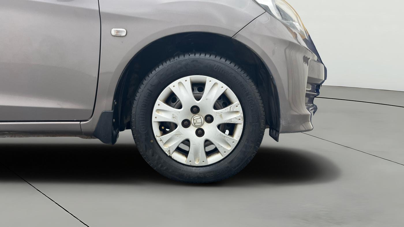 2013 Honda Amaze 1.2L I-VTEC S, Petrol, Manual, 1,00,826 km, Right Front Wheel