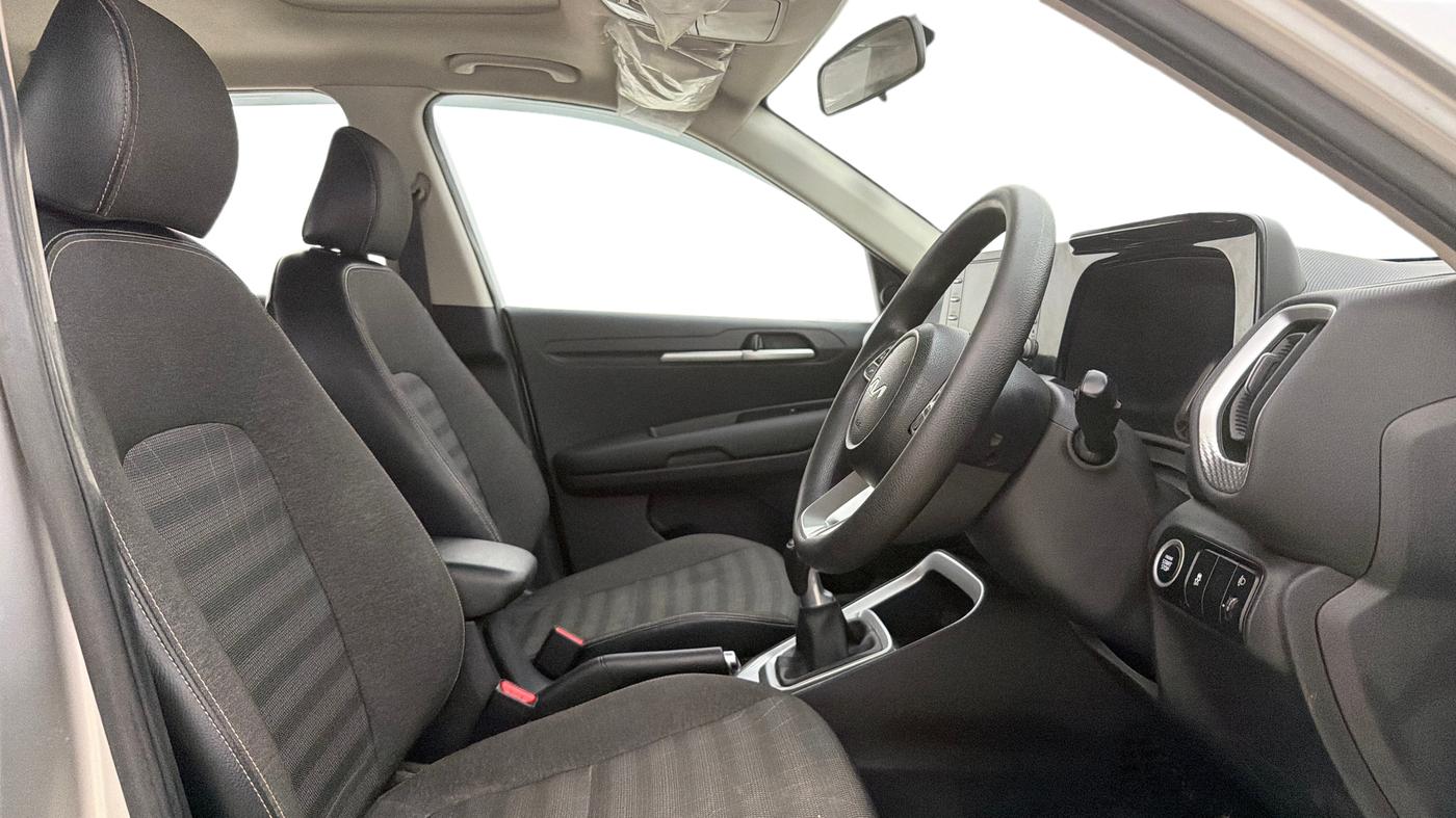 2022 KIA SONET HTK PLUS 1.0 IMT, Petrol, Manual, 41,183 km, Right Side Front Door Cabin