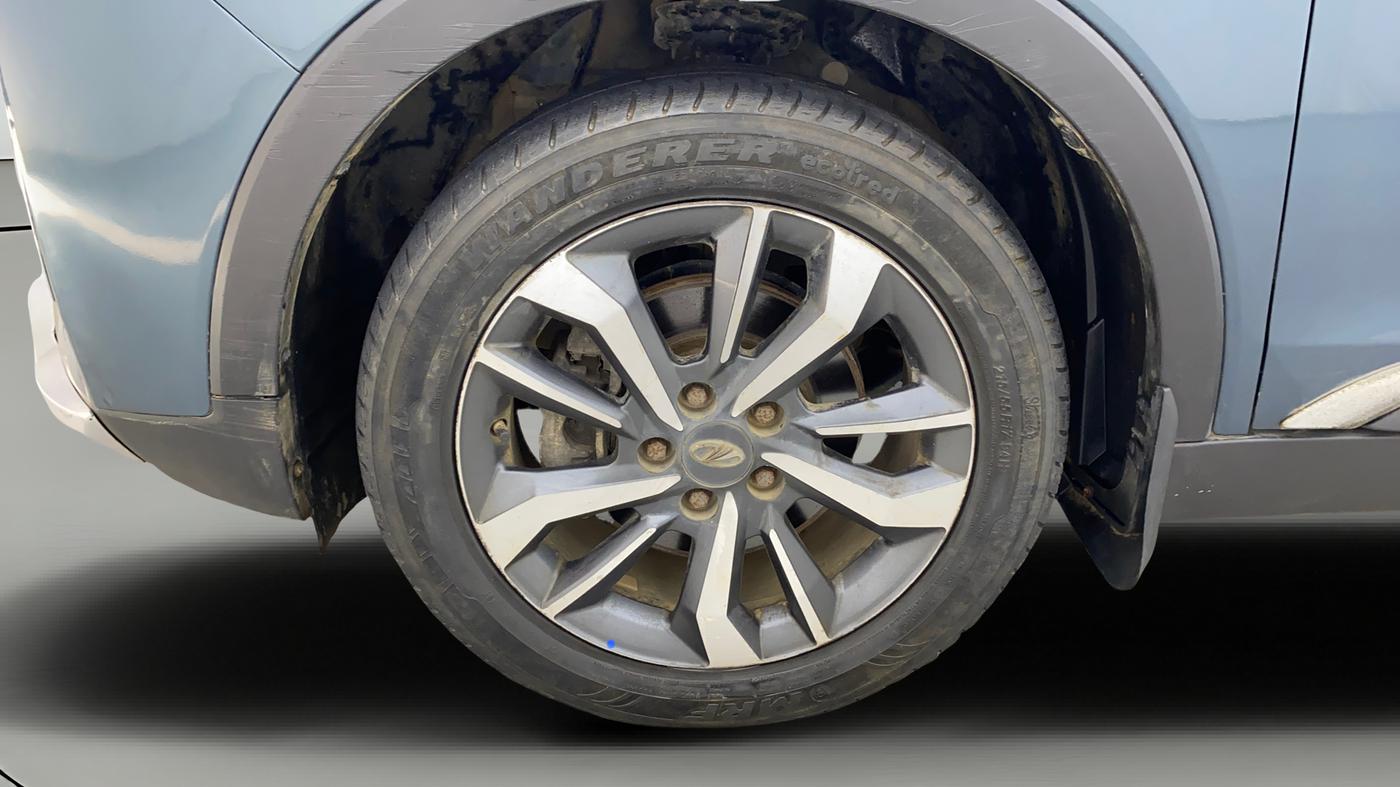 2021 Mahindra XUV300 W8 (O) 1.2 PETROL AMT, Petrol, Automatic, 57,357 km, Left Front Wheel