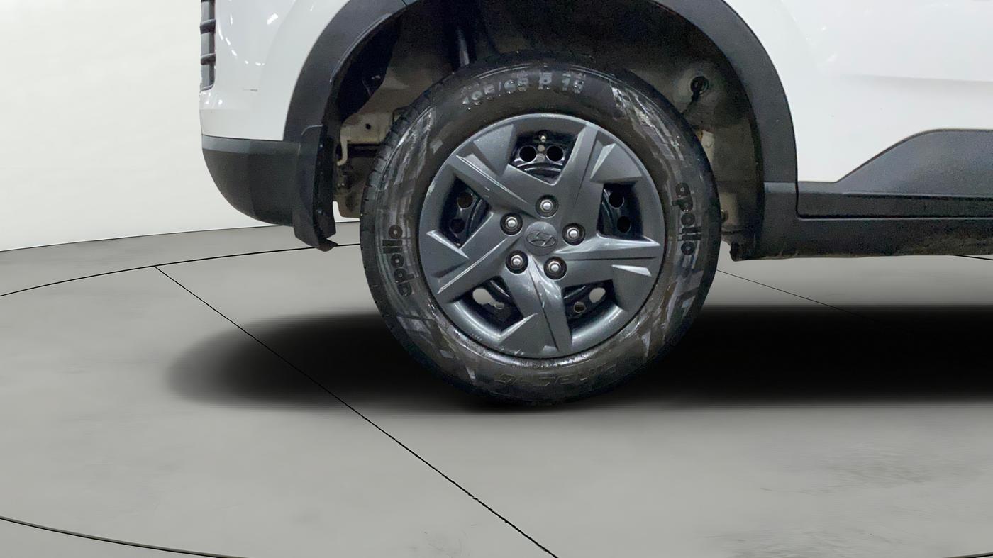 2023 Hyundai VENUE SX 1.2 PETROL, Petrol, Manual, 19,848 km, Right Rear Wheel