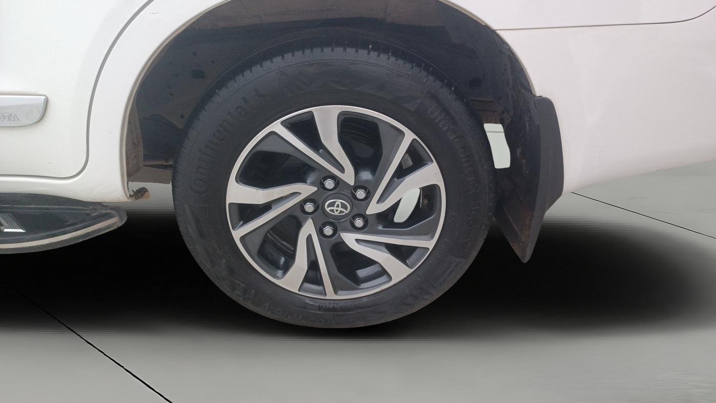 2024 Toyota Innova Crysta GX Plus 8 STR, Diesel, Manual, 69,437 km, Left Rear Wheel