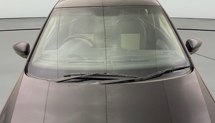 2013 Volkswagen Polo HIGHLINE1.2L, Petrol, Manual, 1,42,355 km, Front Windshield