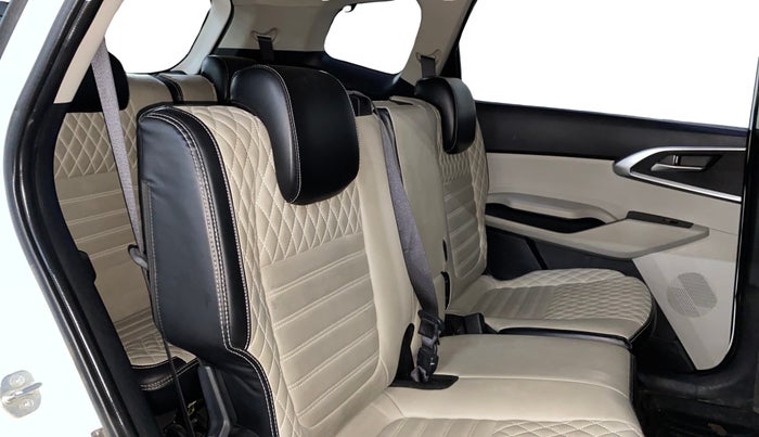 2023 KIA CARENS PRESTIGE 1.5 PETROL 7 STR, Petrol, Manual, 22,338 km, Right Side Rear Door Cabin