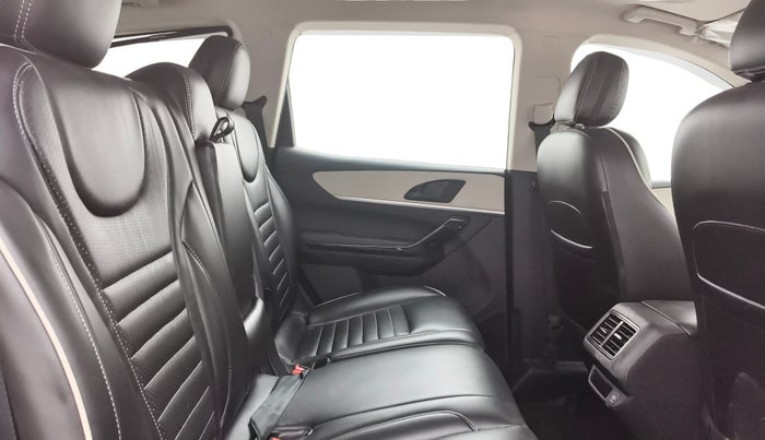 2024 Mahindra XUV700 AX5 Petrol AT 7 STR, Petrol, Automatic, 10,524 km, Right Side Rear Door Cabin