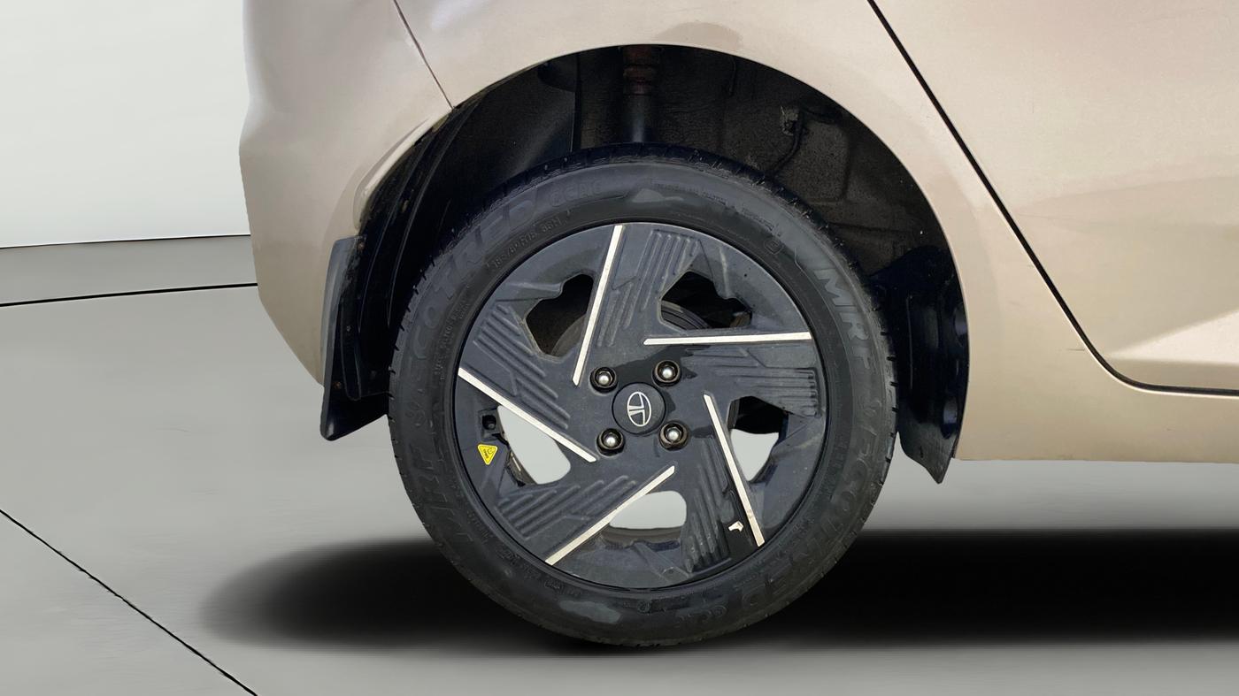 2025 Tata ALTROZ Accomplished Plus S Petrol 6DCT, Petrol, Automatic, 35,037 km, Right Rear Wheel