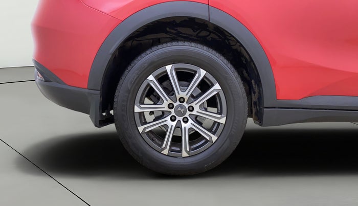 2023 Mahindra XUV700 AX 7 LUXURY D MT 7 STR, Diesel, Manual, 16,953 km, Right Rear Wheel