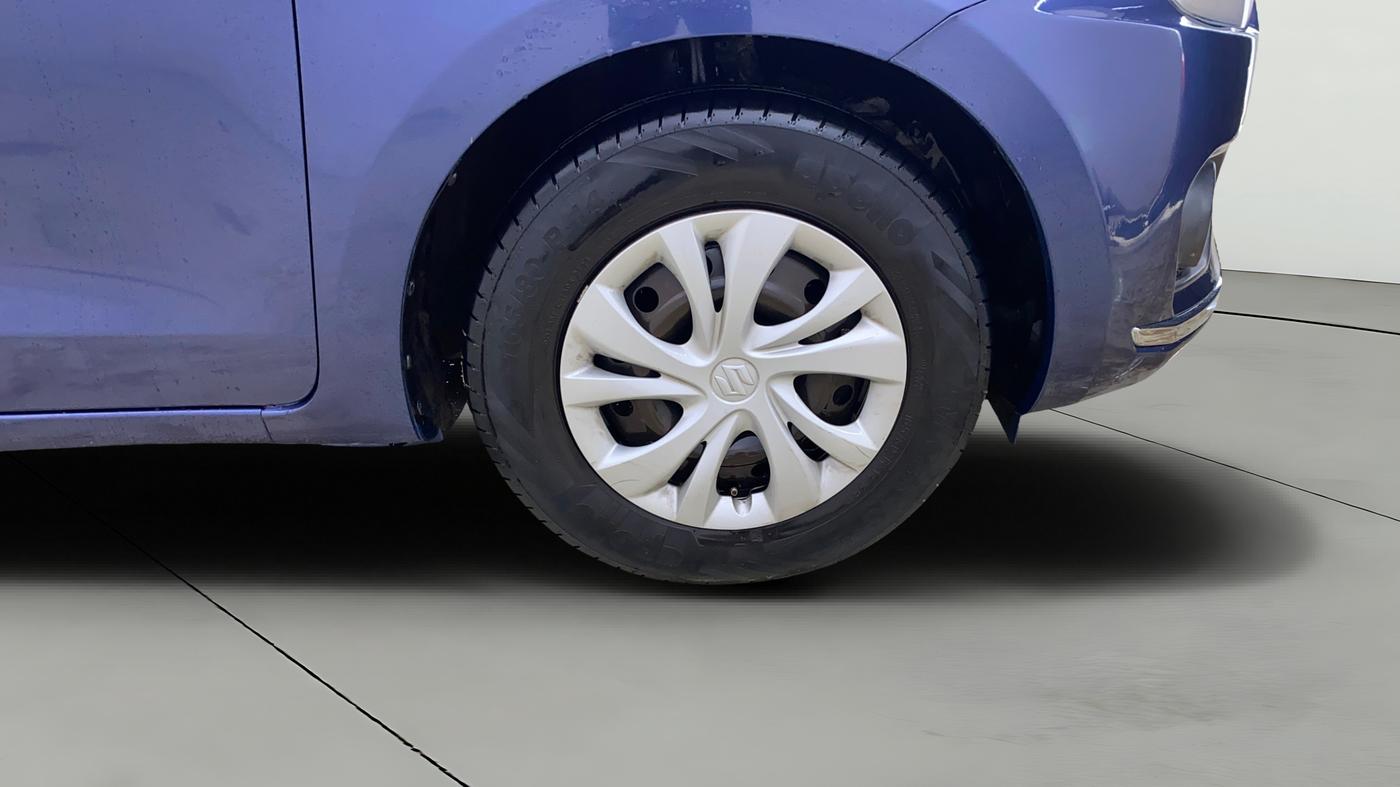 2017 Maruti Dzire VXI, CNG, Manual, 1,33,655 km, Right Front Wheel