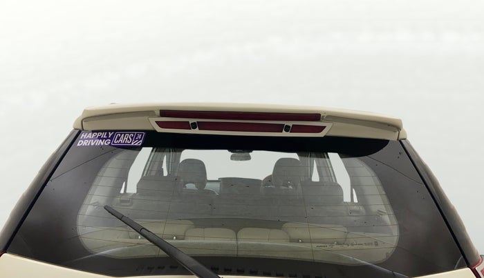 2016 Mahindra XUV500 W10, Diesel, Manual, 1,05,526 km, Rear Windshield