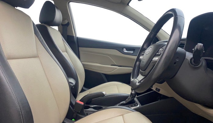 2018 Hyundai Verna 1.6 VTVT SX (O) AT, Petrol, Automatic, 77,959 km, Right Side Front Door Cabin