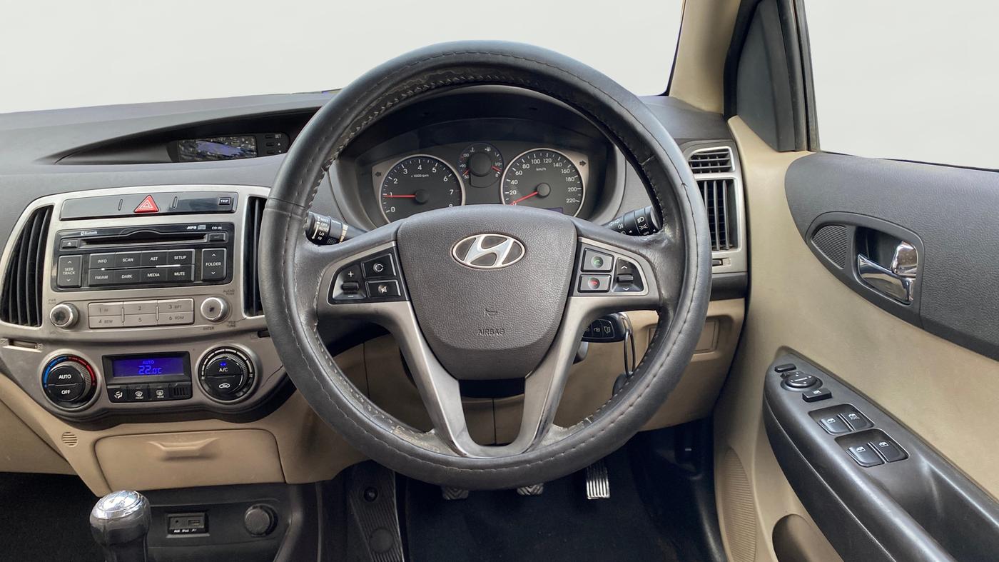 2013 Hyundai i20 SPORTZ 1.2, Petrol, Manual, 1,01,112 km, Steering Wheel Close Up
