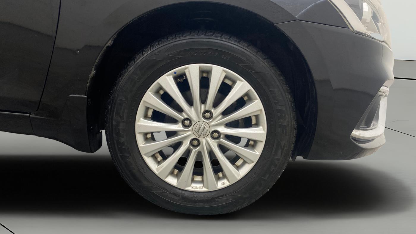 2020 Maruti Ciaz DELTA AT 1.5 SHVS PETROL, Petrol, Automatic, 1,38,064 km, Right Front Wheel