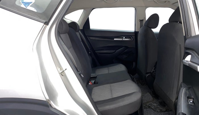 2022 KIA SELTOS HTE 1.5 DIESEL, Diesel, Manual, 1,01,799 km, Right Side Rear Door Cabin