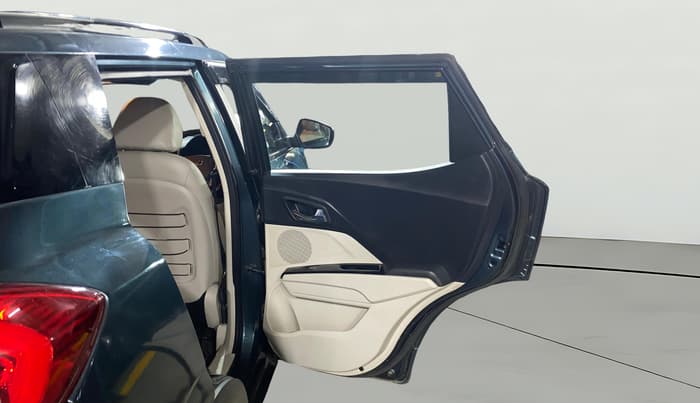 2021 Mahindra XUV300 W8 (O) 1.2 PETROL, Petrol, Manual, 93,983 km, RHS Rear Door