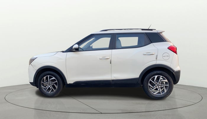 2023 Mahindra XUV300 W8 (O) 1.2 PETROL, Petrol, Manual, 30,905 km, Left Side