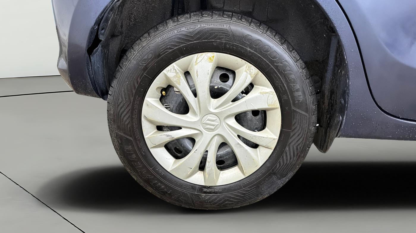2019 Maruti Swift VXI AMT, Petrol, Automatic, 52,870 km, Right Rear Wheel