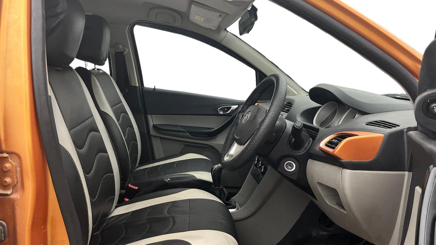 2016 Tata Tiago XZ PETROL, Petrol, Manual, 70,771 km, Right Side Front Door Cabin