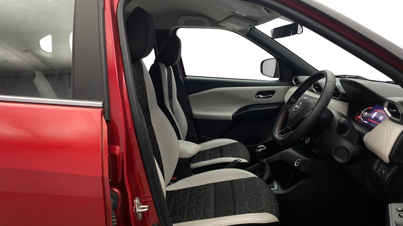 2025 Nissan MAGNITE Tekna HRAO 1.0 Turbo Petrol MT, Petrol, Manual, 6,607 km, Right Side Front Door Cabin