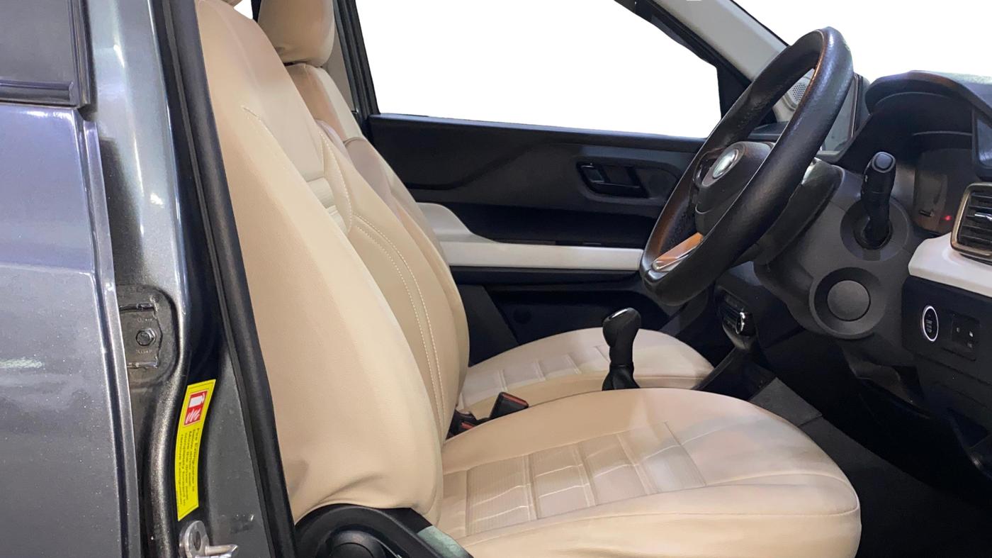 2024 Tata PUNCH ACCOMPLISHED MT CNG, CNG, Manual, 56,506 km, Right Side Front Door Cabin