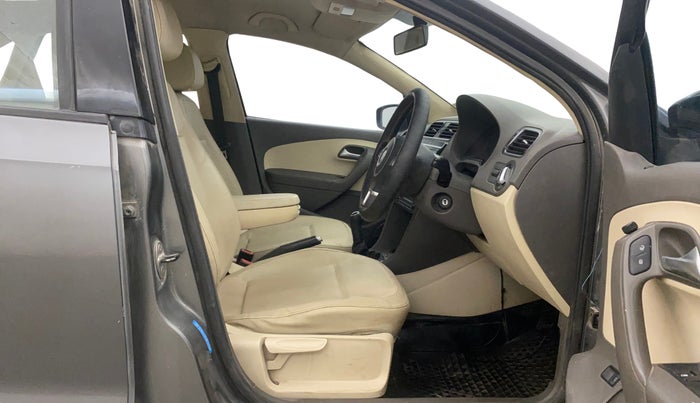 2013 Volkswagen Vento HIGHLINE 1.6 MPI, Petrol, Manual, 1,25,169 km, Right Side Front Door Cabin