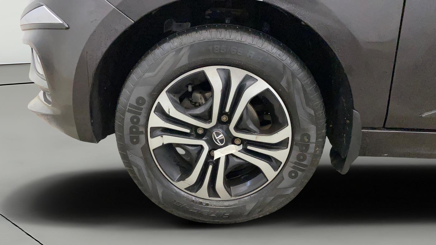 2022 Tata Tiago XZ PLUS CNG, CNG, Manual, 82,951 km, Left Front Wheel