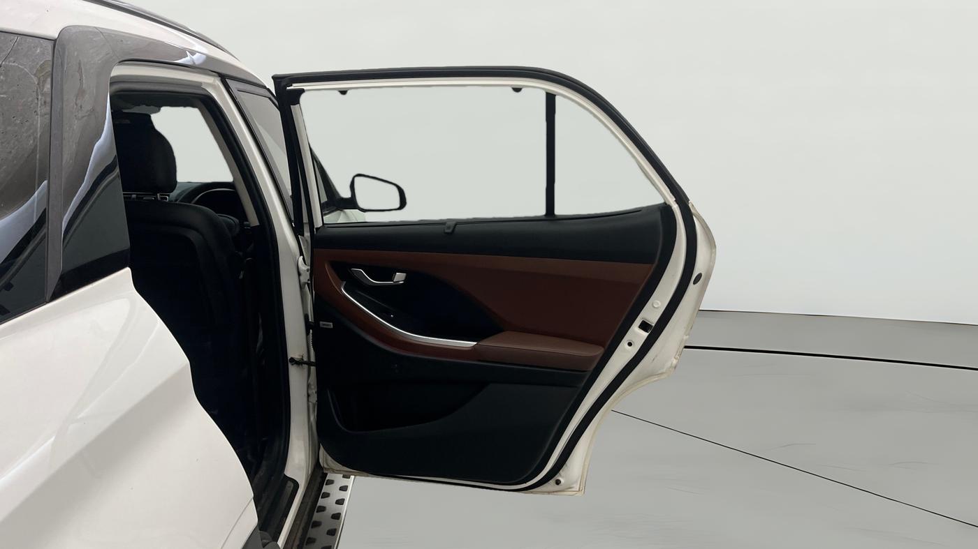 2022 Hyundai ALCAZAR 1.5 SIGNATURE (O) AT 7STR, Diesel, Automatic, 1,33,169 km, RHS Rear Door