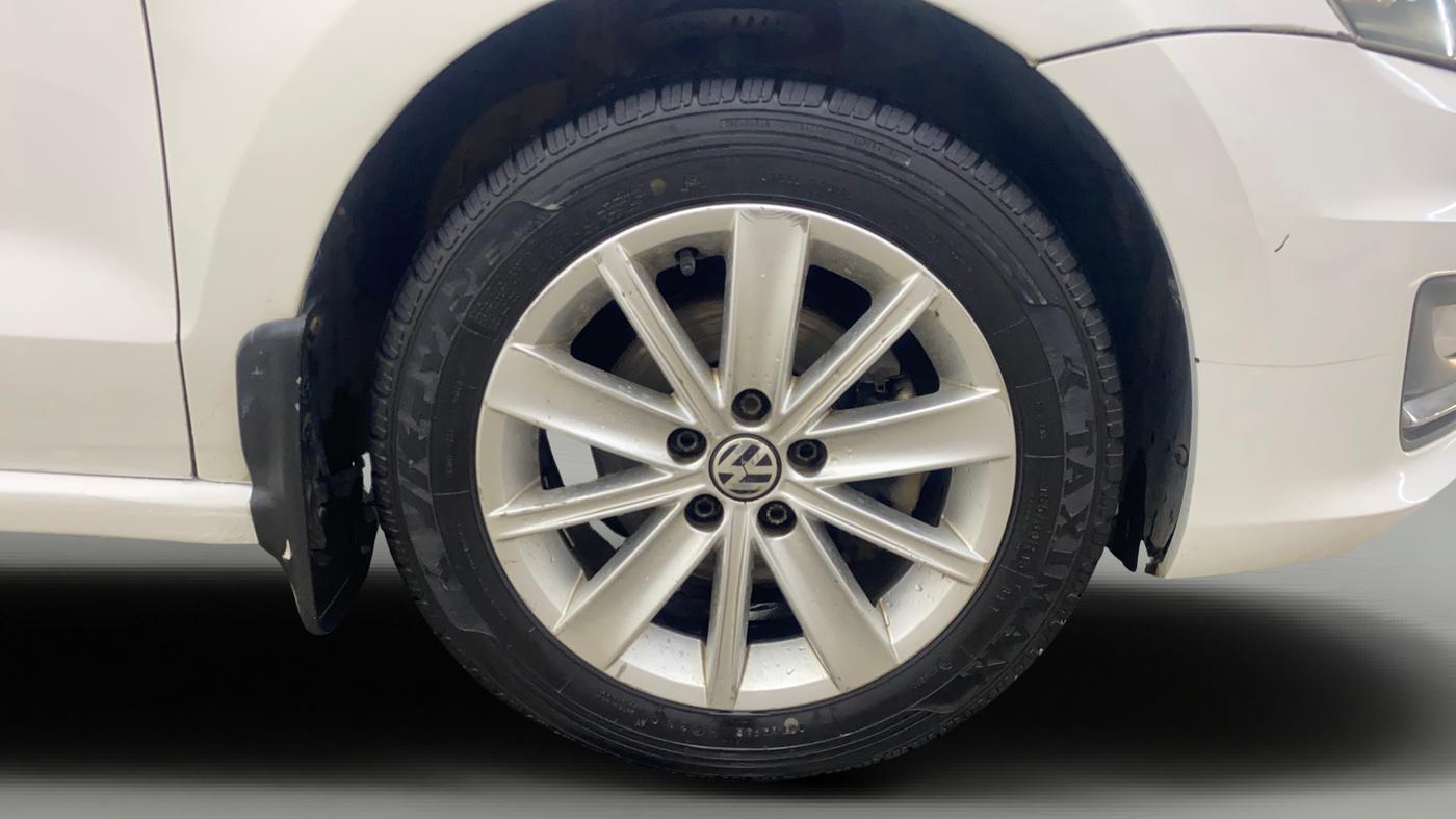 2016 Volkswagen Vento HIGHLINE DIESEL 1.5, Diesel, Manual, 1,19,043 km, Right Front Wheel