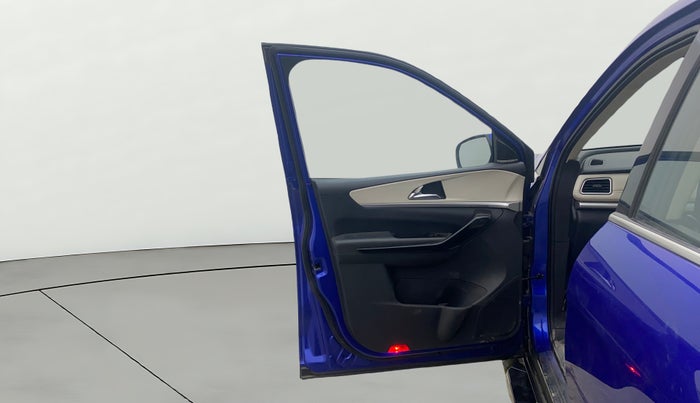 2021 Mahindra XUV700 AX 7 LUXURY P AT 7 STR, Petrol, Automatic, 81,453 km, LHS Front Door