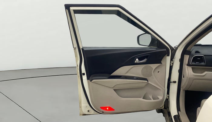 2021 Mahindra XUV300 W8 (O) 1.5 DIESEL, Diesel, Manual, 62,543 km, LHS Front Door