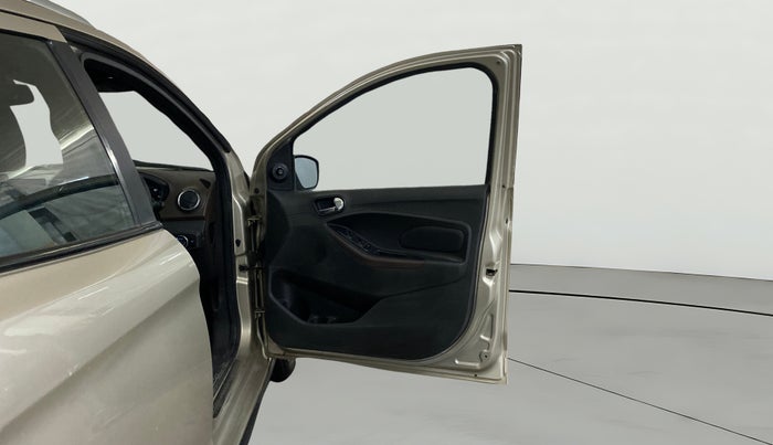 2018 Ford FREESTYLE TITANIUM 1.2 PETROL, Petrol, Manual, 65,836 km, RHS Front Door