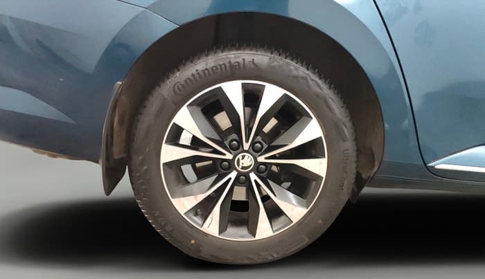 2022 Skoda Superb L&K 2.0 TSI AT, Petrol, Automatic, 61,943 km, Right Rear Wheel
