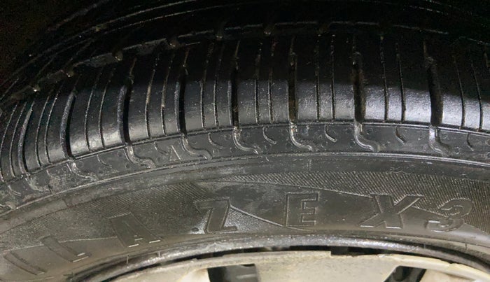 2018 Maruti Baleno DELTA PETROL 1.2, Petrol, Manual, 74,297 km, Right Front Tyre Tread