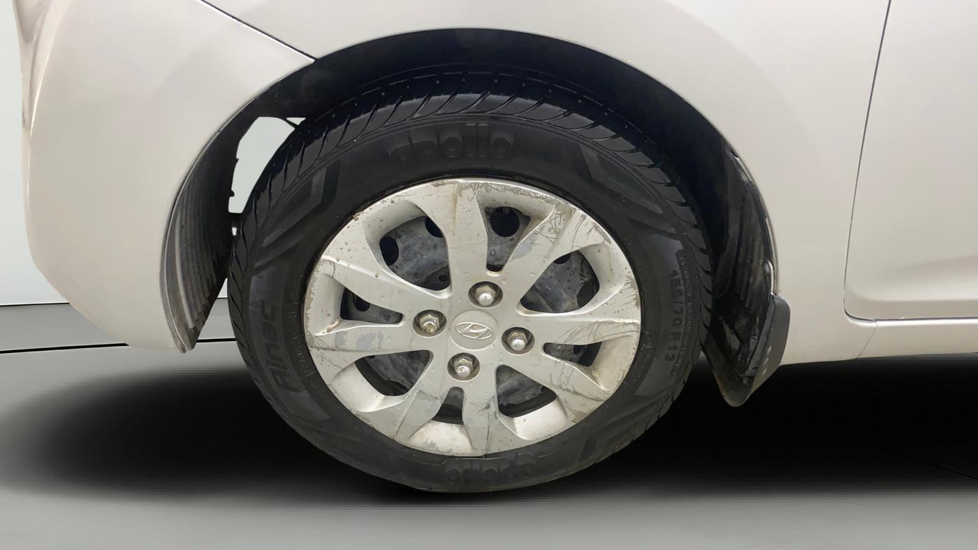 2017 Hyundai Eon SPORTZ, Petrol, Manual, 45,762 km, Left Front Wheel