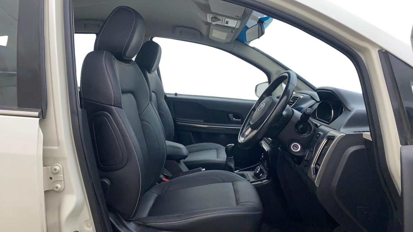 2018 Tata Hexa XT 4X4 7 STR, Diesel, Manual, 1,15,391 km, Right Side Front Door Cabin