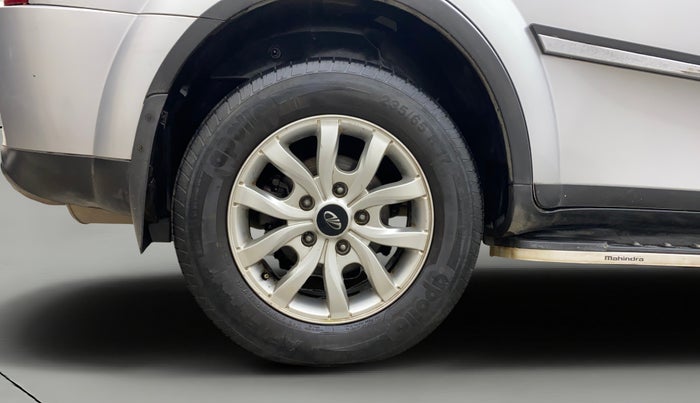 2015 Mahindra XUV500 W8, Diesel, Manual, 1,05,261 km, Right Rear Wheel