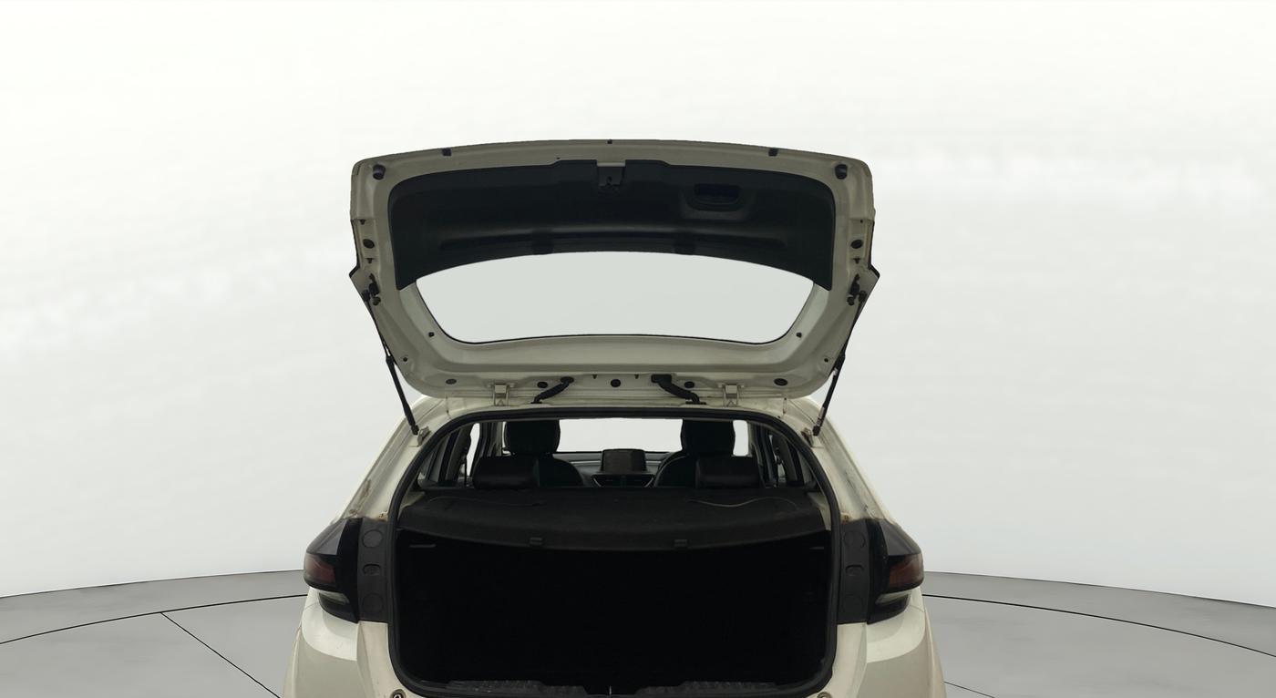 2021 Tata ALTROZ XZ PETROL, Petrol, Manual, 95,833 km, Boot Door Open