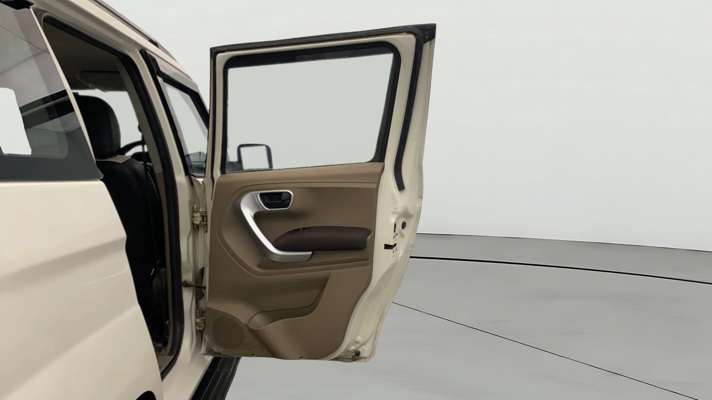 2017 Mahindra TUV300 T8, Diesel, Manual, 87,345 km, RHS Rear Door