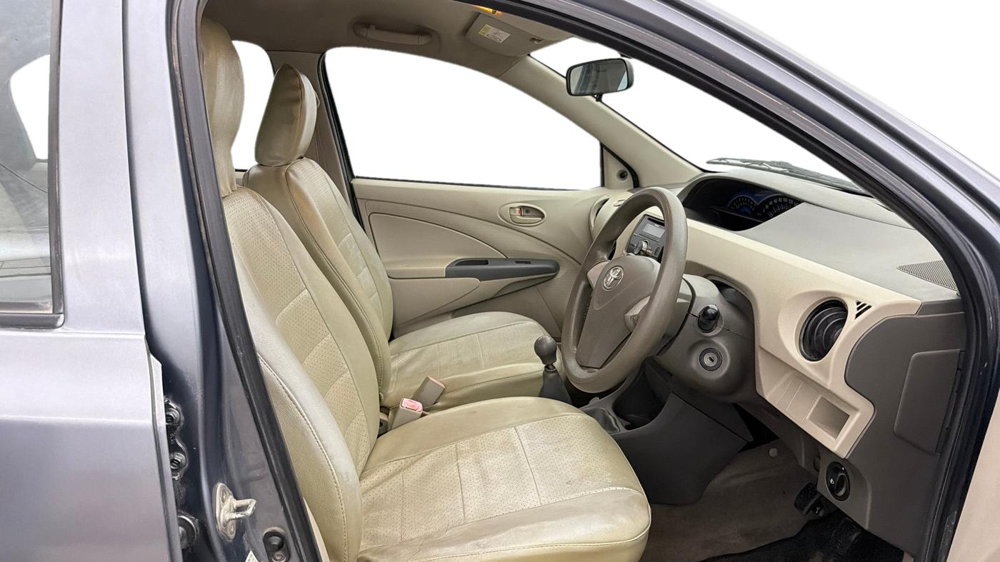2015 Toyota Etios Liva G, Petrol, Manual, 52,006 km, Right Side Front Door Cabin