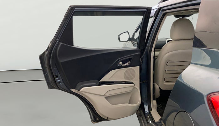 2022 Mahindra XUV300 W8 (O) 1.2 PETROL AMT, Petrol, Automatic, 47,445 km, LHS Rear Door