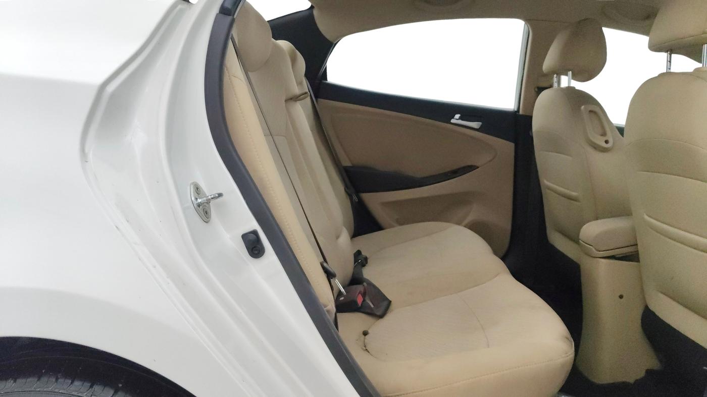 2015 Hyundai Verna FLUIDIC 4S 1.6 VTVT S(O), Petrol, Manual, 71,042 km, Right Side Rear Door Cabin
