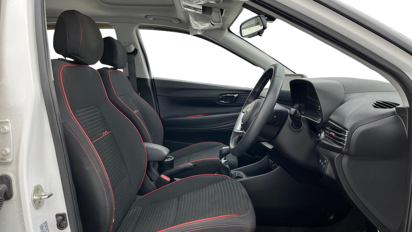 2022 Hyundai NEW I20 ASTA (O) 1.2 MT DUAL TONE, Petrol, Manual, 10,336 km, Right Side Front Door Cabin