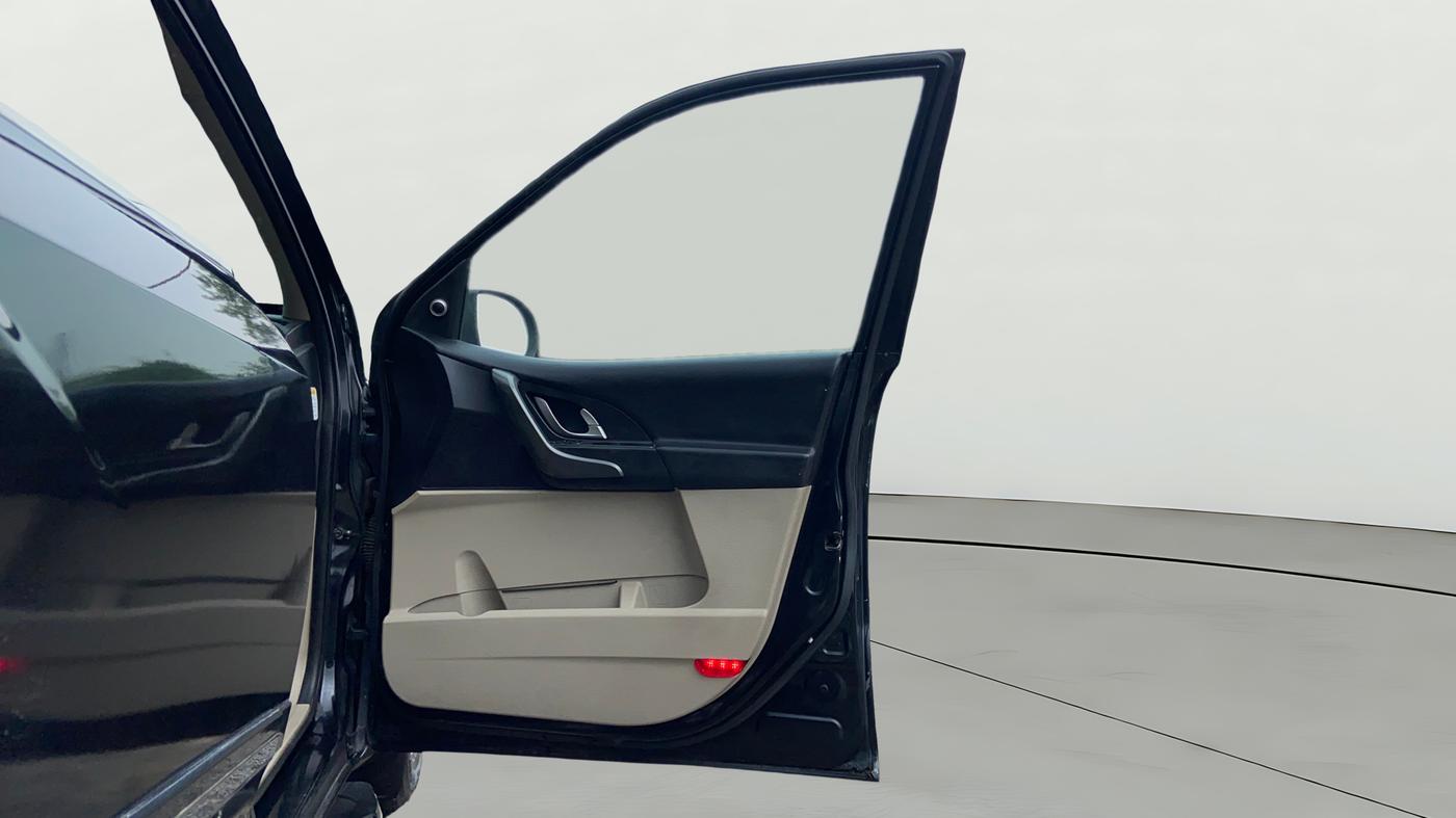 2018 Mahindra XUV500 W10, Diesel, Manual, 77,573 km, RHS Front Door