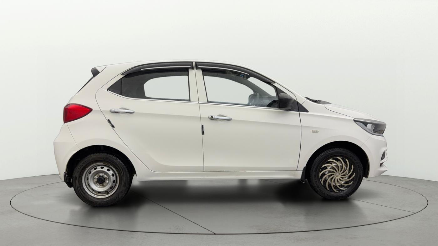 2024 Tata Tiago XE PETROL, Petrol, Manual, 15,368 km, Right Side View